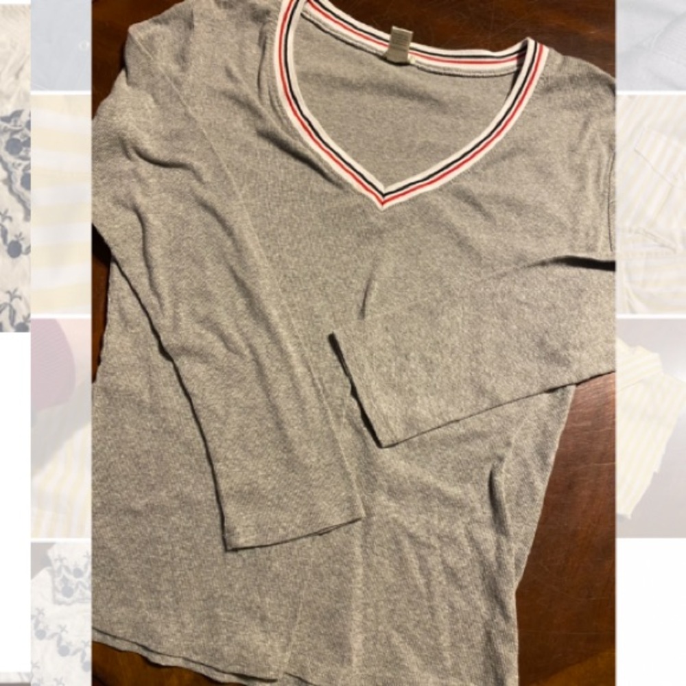 Bozzolo Gray V-Neck Sweater with Red and White Trim